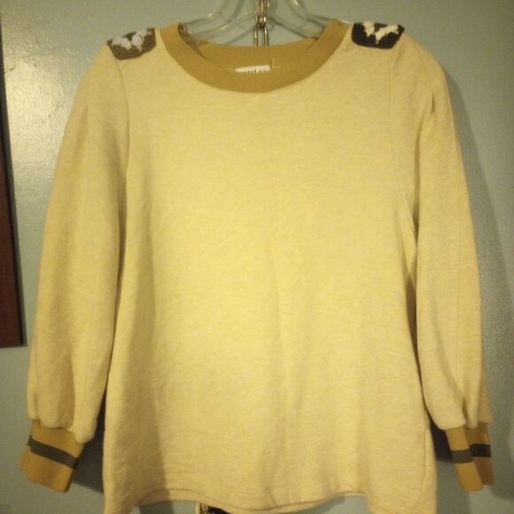 Pleated sleeve sweatshirt with crochet accent on back - Picture 2 of 9